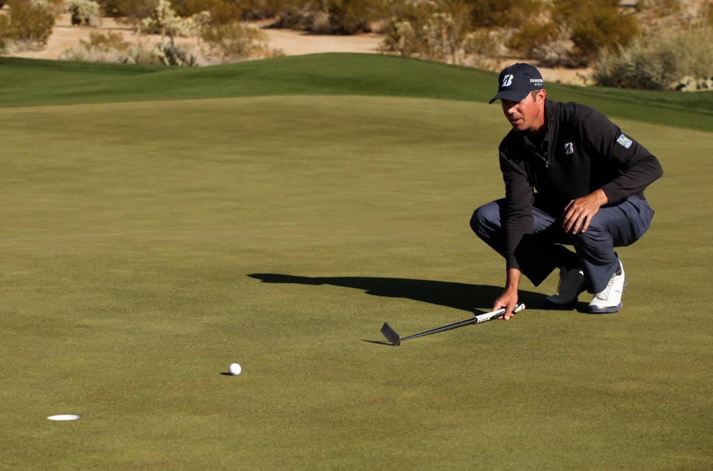 Matt Kuchar lining up a putt